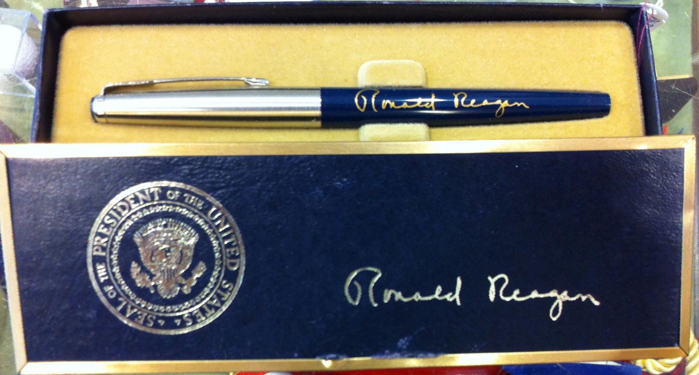 Ronald Reagan gift bill signing pen