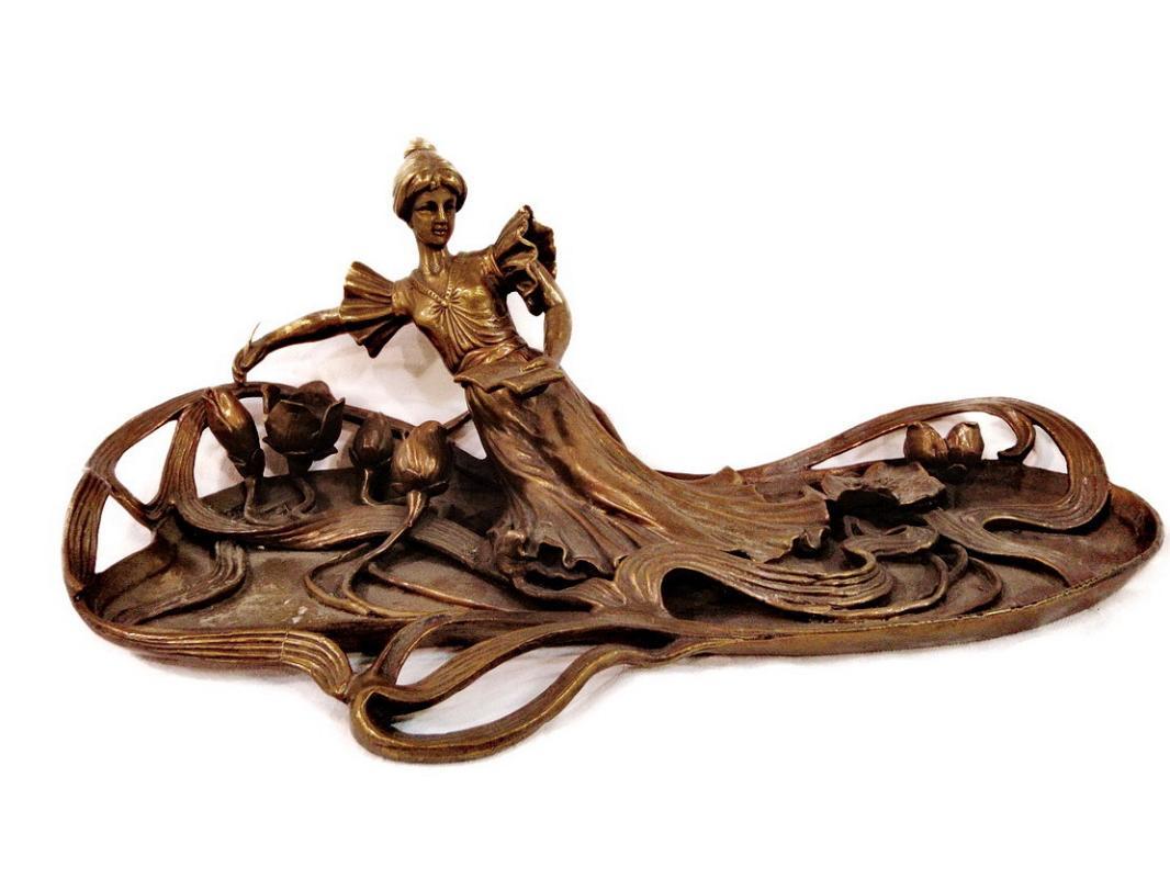 Art Nouveau Solid Bronze Woman Reading in Garden Sculpture Home Decor Display