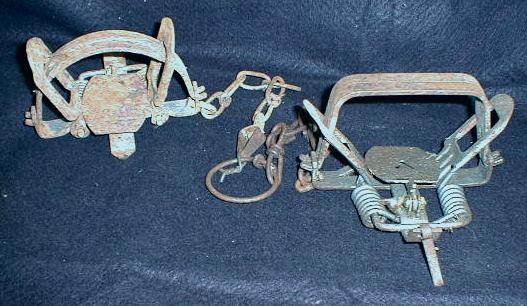 VICTOR Small Animal Traps - 2 Old Vintage