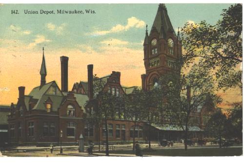 1915 Railroad Depot Milwaukee WI Post Card