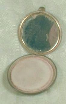 Makeup Powder Compact Ladies Vanity - Old Vintage