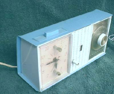 Old Motorola Radio Two Tone Blue Electric Alarm Clock - COOL !