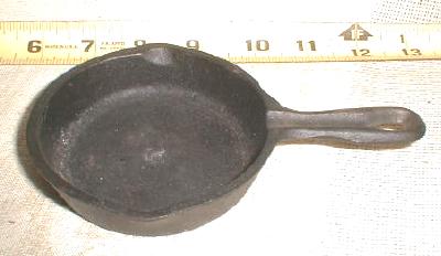 Old Cast Iron Toy Frying Fry Pan Skillet Small 3 3/4
