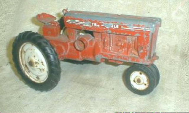 Old Tru-Scale Tractor IH Red International 560 Toy TRACTOR