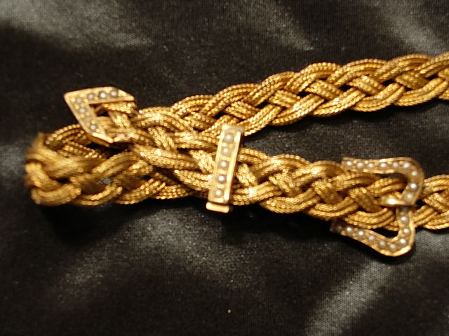 Beautiful Circa 1895 Yellow Gold Buckle Mesh