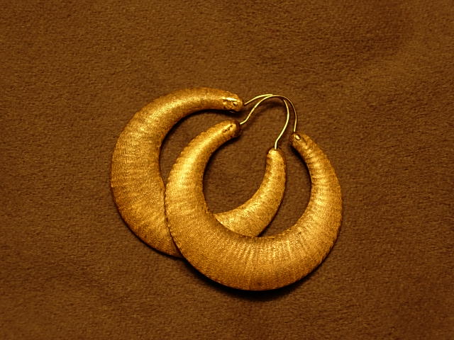 Sleek 1960s 14Kt Yellow Gold Brushed Satin Hoop
