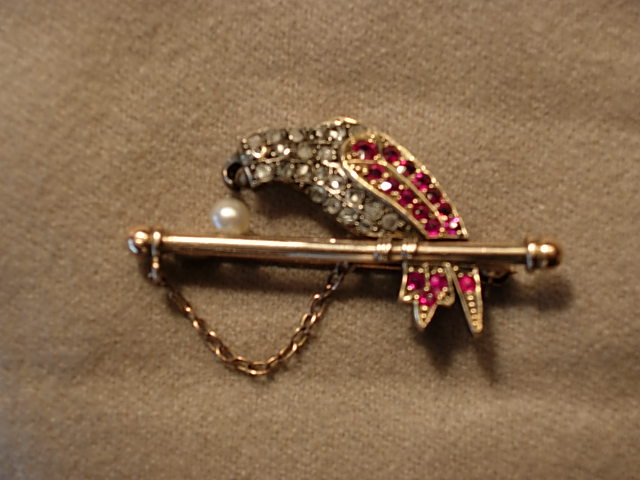 Stunning Diamond Ruby Yellow Gold Parrot on
