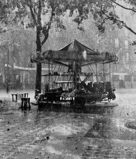 Doisneau: Le manege de Monsieur Barre