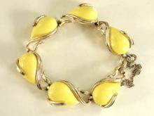 Coro Yellow Bracelet Thermoset Lucite Link Safety Pegasus Vintage