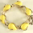 Coro Yellow Bracelet Thermoset Lucite Link Safety Pegasus Vintage