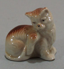 Old porcelain kitty mini figurine.