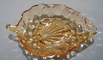 Grape and leaf shaped bowl in Yellow.