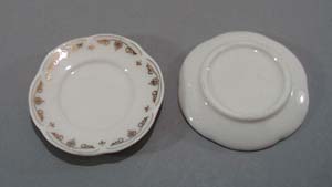 2 childs dinner plates.