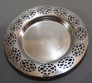 Wm Rogers small round pierced edge plate