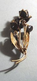 Austria floral pin with beautiful crystal stones
