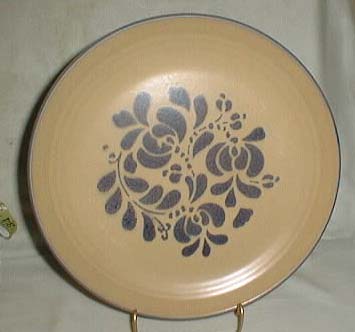 Pfaltzgraff Folk Art, Dinner plate