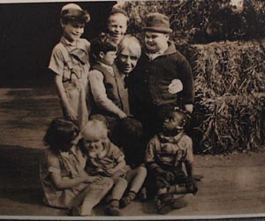Black and white Carl Sanburg and little rascal photo.