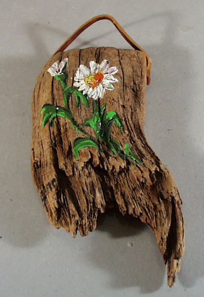 Driftwood wall hanging with daisy