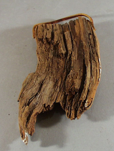 Driftwood wall hanging with daisy