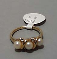 Faux Pearl Ring Gold tone Size 8