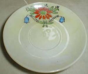 Miniature child's Daisy dinnerware set
