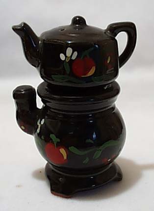 Old Stove & Tea Kettle S & P Shaker Set
