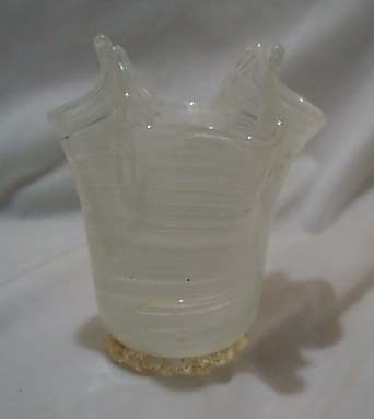 Handkerchief wht threaded hand blown Vase, sm