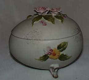 Lefton Porcelain Egg, Delicate roses