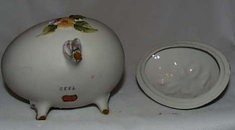 Lefton Porcelain Egg, Delicate roses