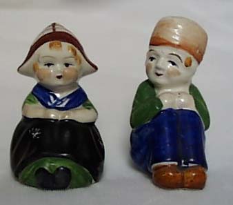 Sitting Dutch Couple S & P Shakers