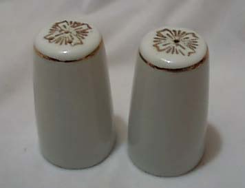 Folk art German bird S & P shakers
