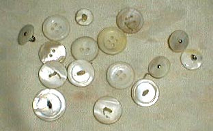 Misc. pile of 14 shell buttons