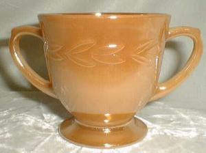 Anchor Hocking Laurel Sugar, peach lustre