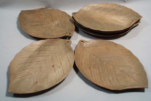 6 wooden leaf nut dishes