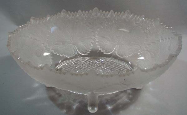 Gillander & Sons Maple leaf early pressed bowl