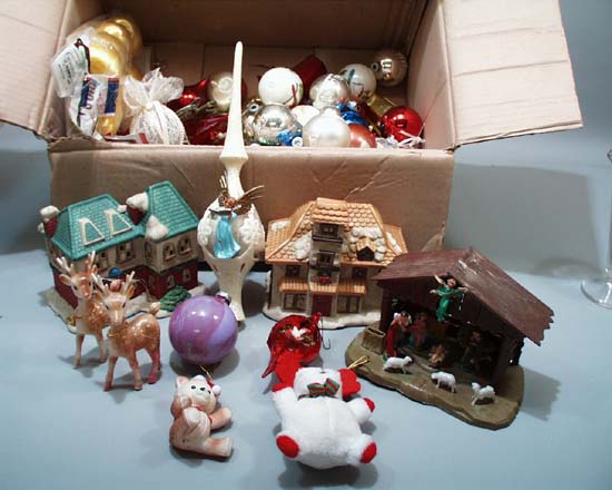 Grab bag of Christmas items, over 50 items in this box