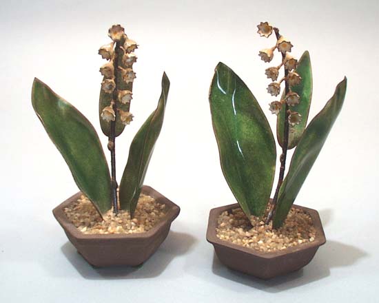 Bovaro of Chestshire Maine pr metal lily sculptures