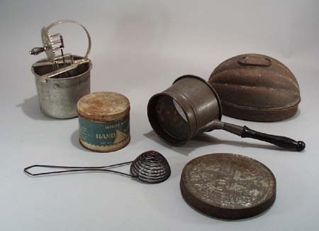 6 pc primative kitchen items set.