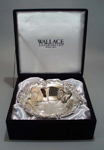 Wallace Silverplate bowl in presentation box