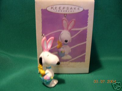 Hallmark PEANUTS EASTER BEAGLE SNOOPY Ornament 1995