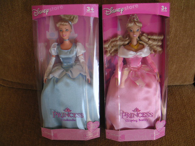 Disney Sleeping Beauty Princess Aurora Doll NEW! w/ Brush