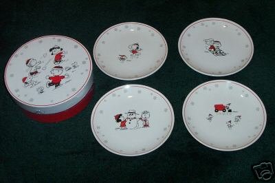 4 Hallmark PEANUTS Gang Ceramic PLATES~Dessert/Salad~Set of 4~Sealed in Box