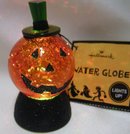 Hallmark Halloween PUMPKIN Water Globe~Lights Up