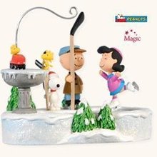 2008 Hallmark~PEANUTS ON ICE~Motion/Music~Magic Christmas Ornament