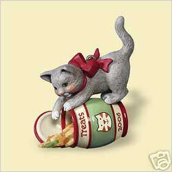 New! 2006 Hallmark MISCHIEVOUS KITTENS Christmas Ornament #8~Cat with Treats