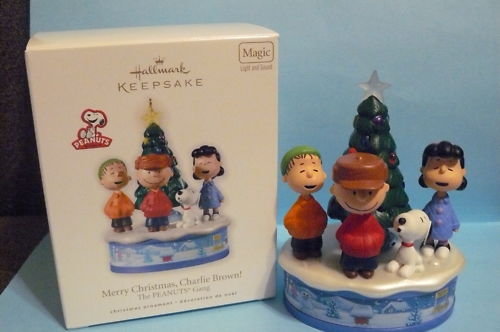 2010 Hallmark MERRY CHRISTMAS, CHARLIE BROWN! Magic Ornament Peanuts
