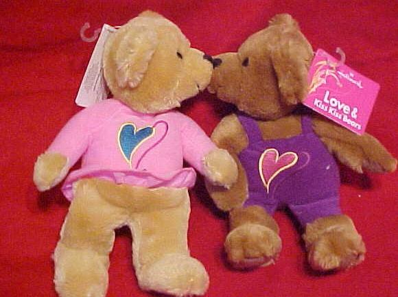 2 Love & KISS KISS Bears- Kiss & Hold Hands- Valentine's Day -Hallmark-NEW