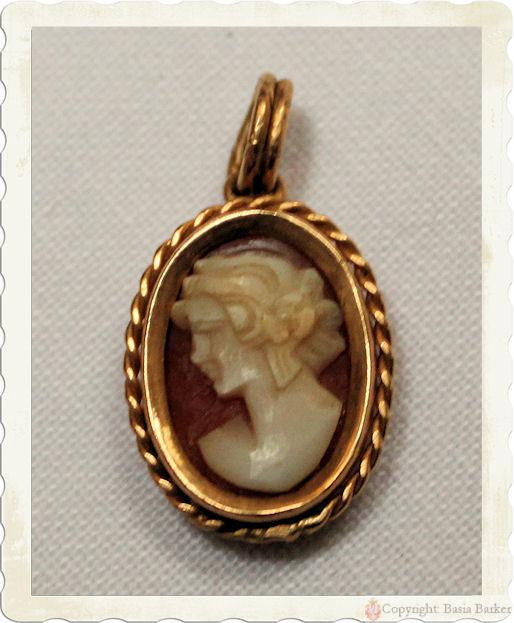 RARE VICTORIAN MINATURE SHELL CAMEO in 14K YELLOW GOLD