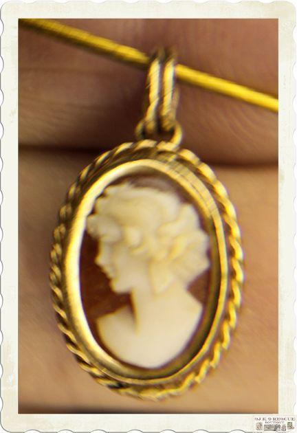 RARE VICTORIAN MINATURE SHELL CAMEO in 14K YELLOW GOLD