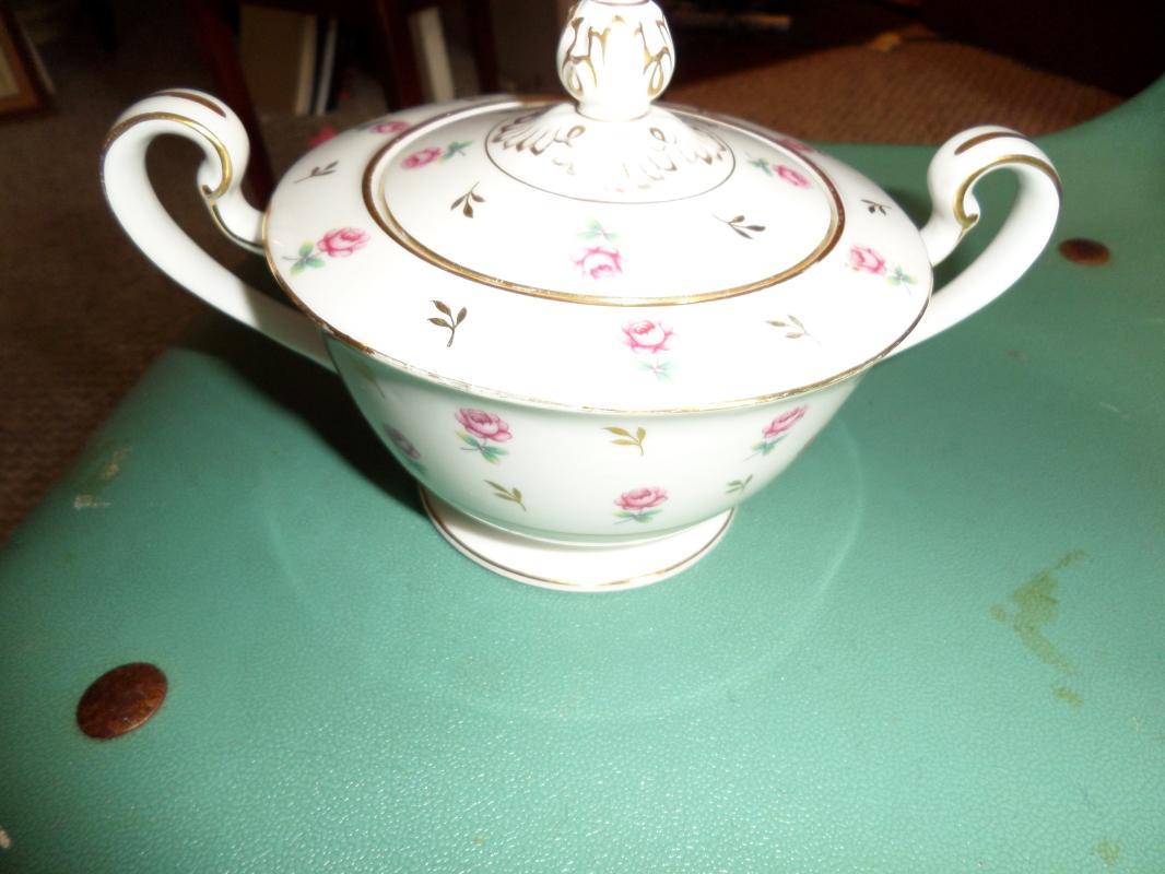 Noritake creamer and sugar in Roaslie pattern